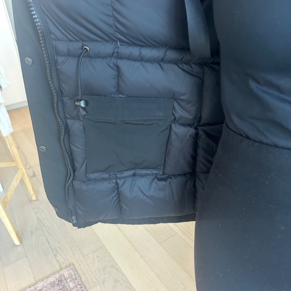 Canada goose parka fur - Picture 7 of 9